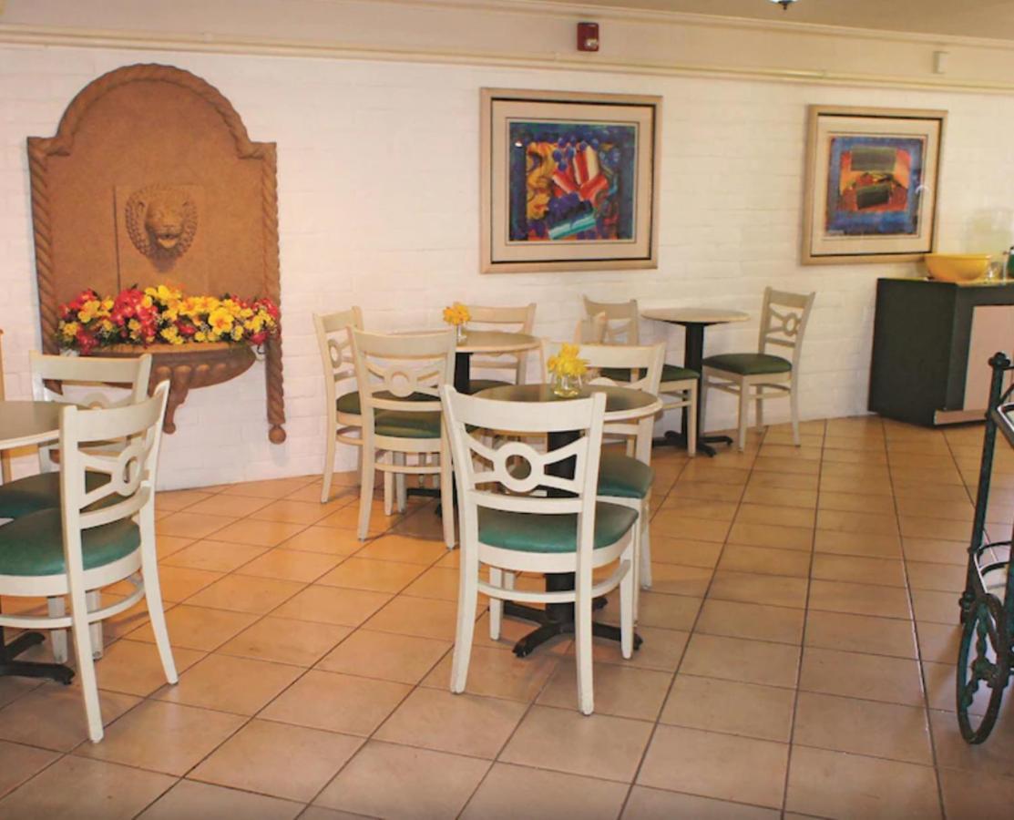 La Quinta Inn By Wyndham Bakersfield South Exterior photo
