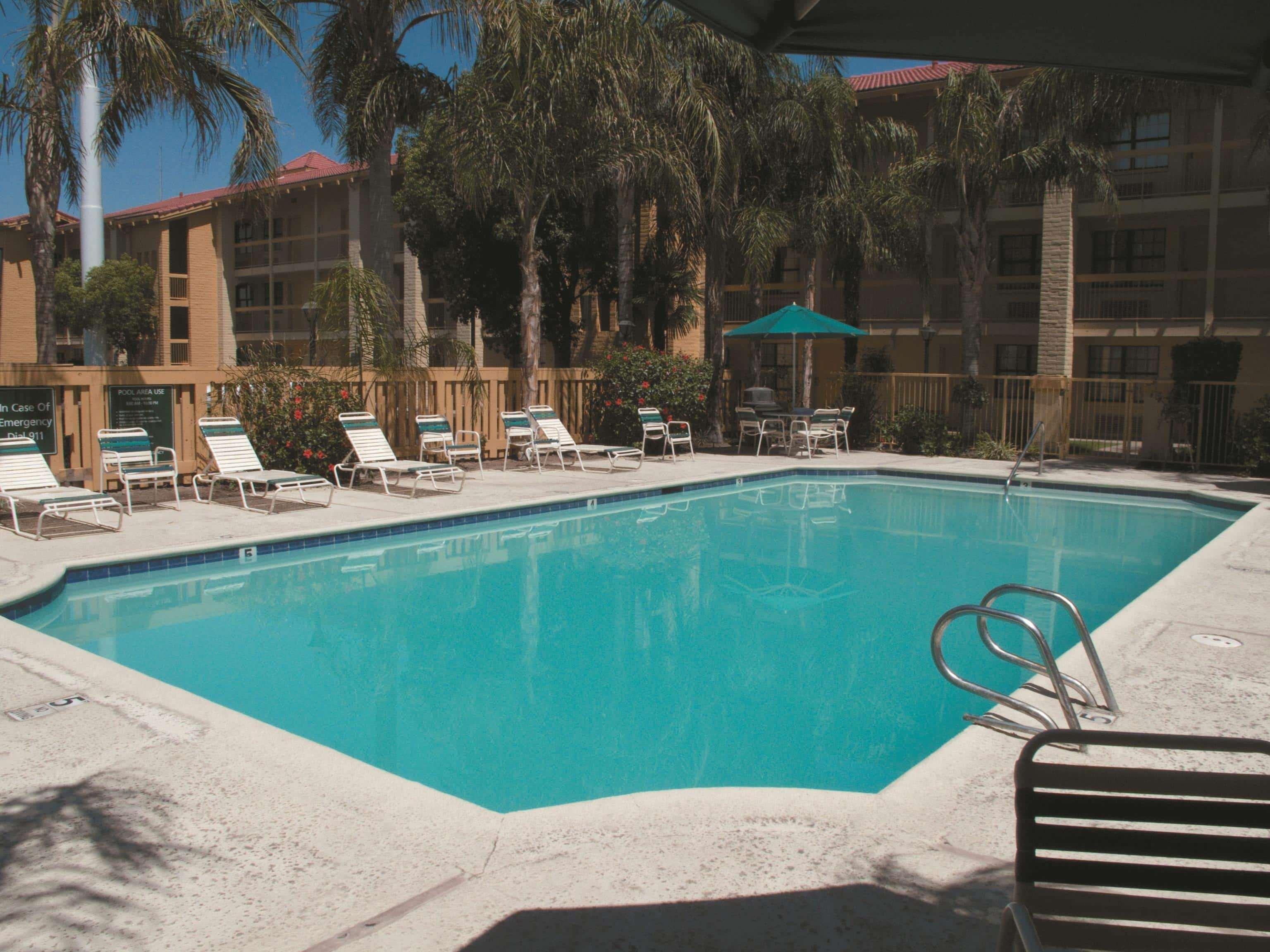 La Quinta Inn By Wyndham Bakersfield South Exterior photo